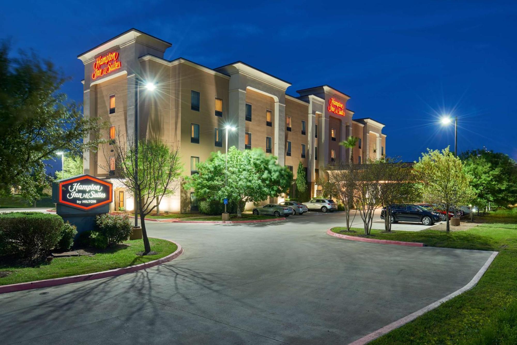 Hampton Inn & Suites Austin South Buda Exterior photo